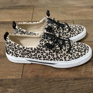 Sperry leopard gold size 8.5 Sperry’s shoes sneakers